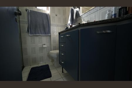 Apartamento à venda com 81m², 2 quartos e 2 vagasBanheiro da Suíte