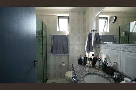 Apartamento à venda com 81m², 2 quartos e 2 vagasBanheiro da Suíte