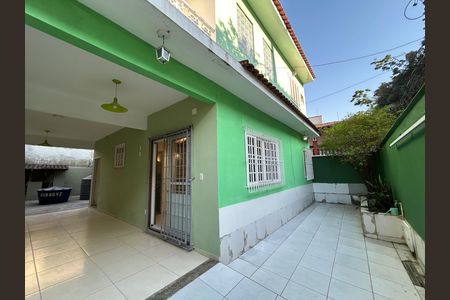 Casa para alugar com 160m², 3 quartos e 3 vagasFachada