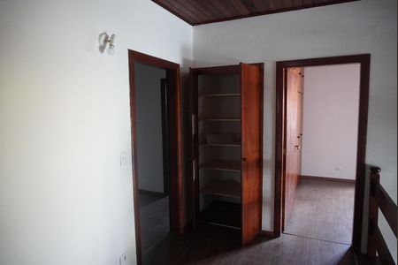 Casa de condomínio para alugar com 290m², 3 quartos e 3 vagasAcesso aos quartos