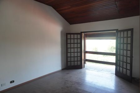 Casa de condomínio para alugar com 290m², 3 quartos e 3 vagasSuite 