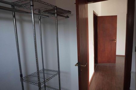 Casa de condomínio para alugar com 290m², 3 quartos e 3 vagasCloset da suíte 1