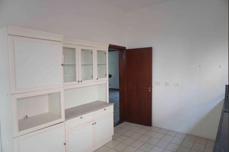 Cozinha de casa de condomínio para alugar com 3 quartos, 290m² em Alphaville, Santana de Parnaíba