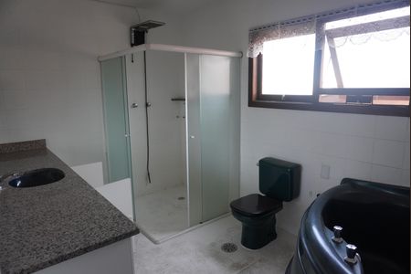 Casa de condomínio para alugar com 290m², 3 quartos e 3 vagasBanheiro da Suíte 1