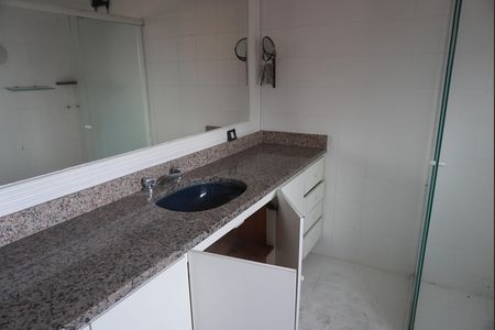 Casa de condomínio para alugar com 290m², 3 quartos e 3 vagasBanheiro da Suíte 1