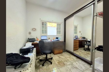 Casa à venda com 238m², 3 quartos e 3 vagas