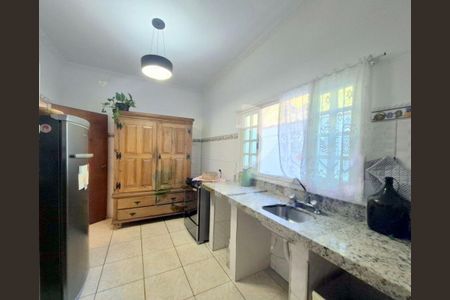 Casa à venda com 238m², 3 quartos e 3 vagas