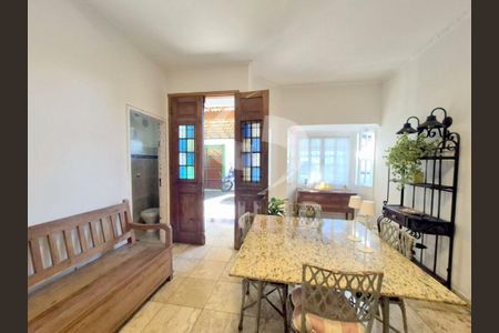 Casa à venda com 238m², 3 quartos e 3 vagas