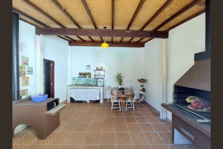 Casa à venda com 238m², 3 quartos e 3 vagas