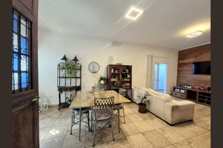 Casa à venda com 238m², 3 quartos e 3 vagas