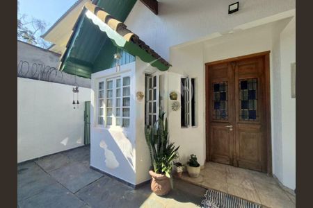 Casa à venda com 238m², 3 quartos e 3 vagas