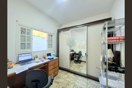 Casa à venda com 238m², 3 quartos e 3 vagas