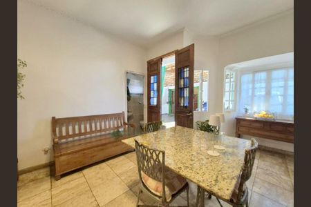 Casa à venda com 238m², 3 quartos e 3 vagas