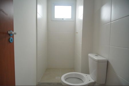 banheiro  de apartamento para alugar com 2 quartos, 46m² em São Jorge, Novo Hamburgo