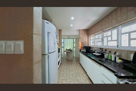 Casa para alugar com 450m², 4 quartos e 4 vagas Casa para alugar com 450m², 4 quartos e 4 vagasCozinha