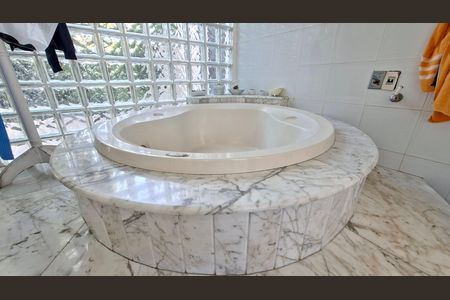 Casa para alugar com 450m², 4 quartos e 4 vagas Casa para alugar com 450m², 4 quartos e 4 vagasSuíte 3