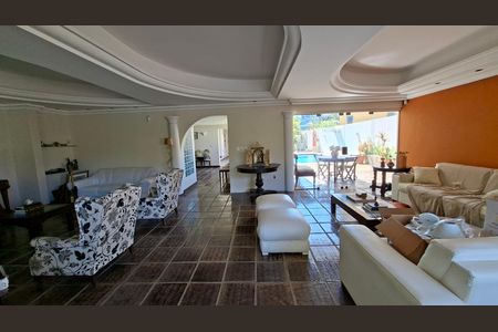 Casa para alugar com 450m², 4 quartos e 4 vagas Casa para alugar com 450m², 4 quartos e 4 vagasSala 1