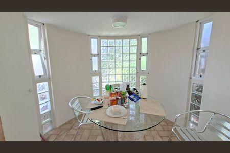Casa para alugar com 450m², 4 quartos e 4 vagas Casa para alugar com 450m², 4 quartos e 4 vagasCozinha