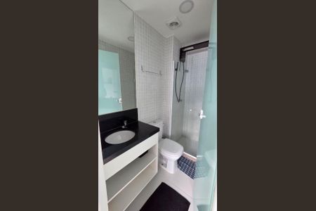 Banheiro de apartamento para alugar com 1 quarto, 18m² em Costa Azul, Salvador