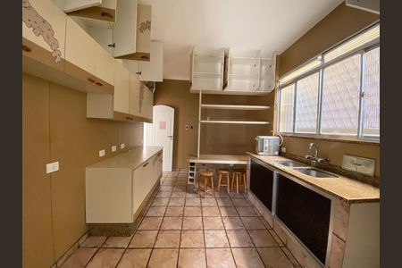 Casa para alugar com 100m², 6 quartos e 3 vagas