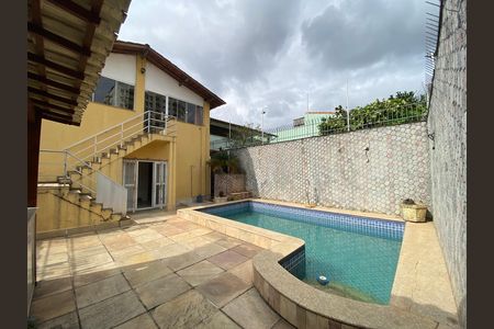 Casa para alugar com 100m², 6 quartos e 3 vagas