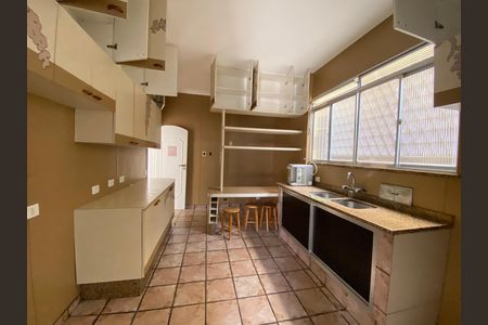 Casa para alugar com 100m², 6 quartos e 3 vagas