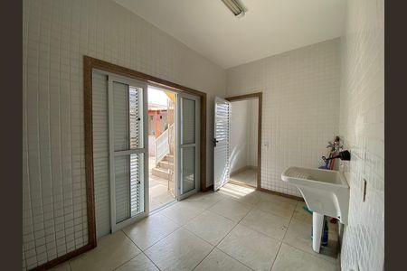 Casa para alugar com 100m², 6 quartos e 3 vagas