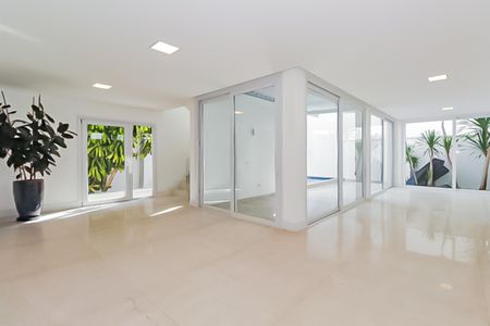 Casa de Condomínio à venda com 5 quartos, 332m² em Jardim Petropolis, São Paulo