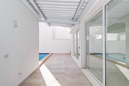 Casa de condomínio à venda com 332m², 5 quartos e 6 vagas Casa de condomínio à venda com 332m², 5 quartos e 6 vagasQuintal