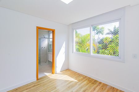 Casa de condomínio à venda com 332m², 5 quartos e 6 vagas Casa de condomínio à venda com 332m², 5 quartos e 6 vagasSuíte 3