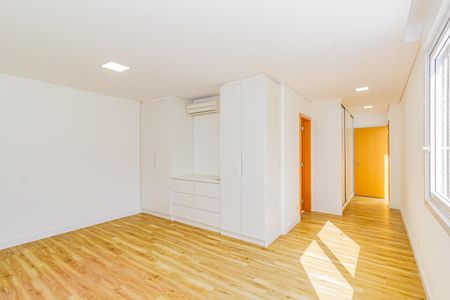 Casa de condomínio à venda com 332m², 5 quartos e 6 vagas Casa de condomínio à venda com 332m², 5 quartos e 6 vagasSuíte 1