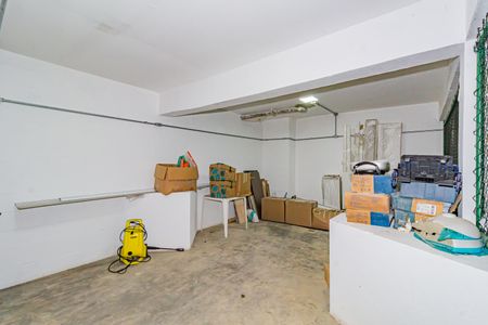 Casa de condomínio à venda com 332m², 5 quartos e 6 vagas Casa de condomínio à venda com 332m², 5 quartos e 6 vagasDepósito 2