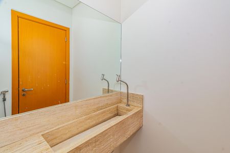 Casa de condomínio à venda com 332m², 5 quartos e 6 vagas Casa de condomínio à venda com 332m², 5 quartos e 6 vagasLavabo