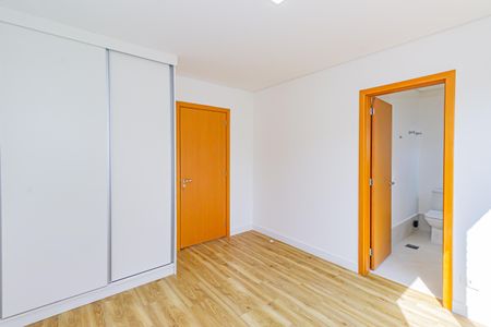Suíte 3 de casa de condomínio à venda com 5 quartos, 332m² em Jardim Petropolis, São Paulo