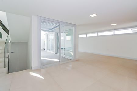 Sala de casa de condomínio à venda com 5 quartos, 332m² em Jardim Petropolis, São Paulo
