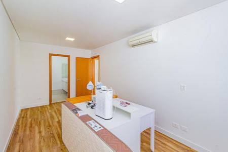 Casa de condomínio à venda com 332m², 5 quartos e 6 vagas Casa de condomínio à venda com 332m², 5 quartos e 6 vagasSuíte 4