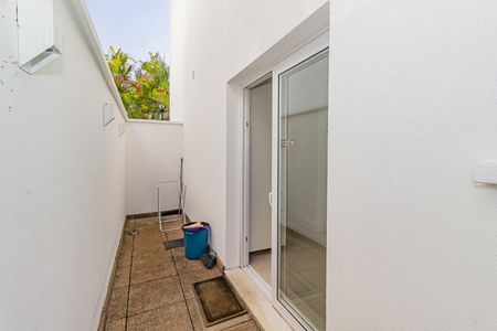 Casa de condomínio à venda com 332m², 5 quartos e 6 vagas Casa de condomínio à venda com 332m², 5 quartos e 6 vagasÁrea de Serviço