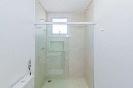 Casa de condomínio à venda com 332m², 5 quartos e 6 vagas Casa de condomínio à venda com 332m², 5 quartos e 6 vagasBanheiro da Suíte 2