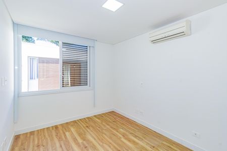 Casa de condomínio à venda com 332m², 5 quartos e 6 vagas Casa de condomínio à venda com 332m², 5 quartos e 6 vagasSuíte 2