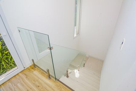 Casa de condomínio à venda com 332m², 5 quartos e 6 vagas Casa de condomínio à venda com 332m², 5 quartos e 6 vagasCorredor