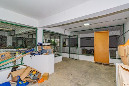 Casa de condomínio à venda com 332m², 5 quartos e 6 vagas Casa de condomínio à venda com 332m², 5 quartos e 6 vagasDepósito 2