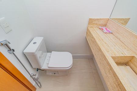 Casa de condomínio à venda com 332m², 5 quartos e 6 vagas Casa de condomínio à venda com 332m², 5 quartos e 6 vagasLavabo