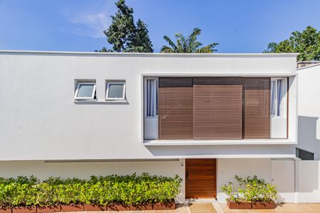 Casa de condomínio à venda com 332m², 5 quartos e 6 vagas Casa de condomínio à venda com 332m², 5 quartos e 6 vagasVista da Suíte 2
