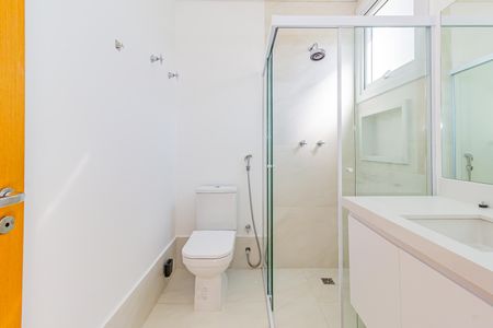 Banheiro da Suíte 3 de casa de condomínio à venda com 5 quartos, 332m² em Jardim Petropolis, São Paulo