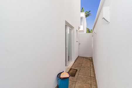 Casa de condomínio à venda com 332m², 5 quartos e 6 vagas Casa de condomínio à venda com 332m², 5 quartos e 6 vagasÁrea de Serviço