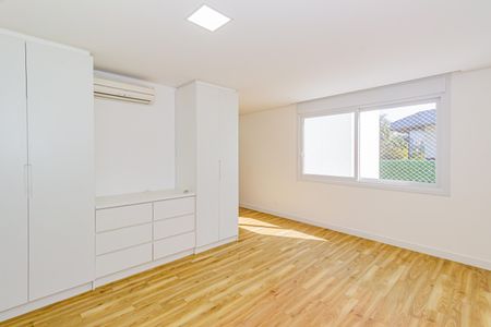 Casa de condomínio à venda com 332m², 5 quartos e 6 vagas Casa de condomínio à venda com 332m², 5 quartos e 6 vagasSuíte 1