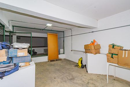 Casa de condomínio à venda com 332m², 5 quartos e 6 vagas Casa de condomínio à venda com 332m², 5 quartos e 6 vagasDepósito 2