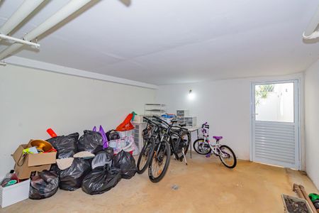 Casa de condomínio à venda com 332m², 5 quartos e 6 vagas Casa de condomínio à venda com 332m², 5 quartos e 6 vagasDepósito 1