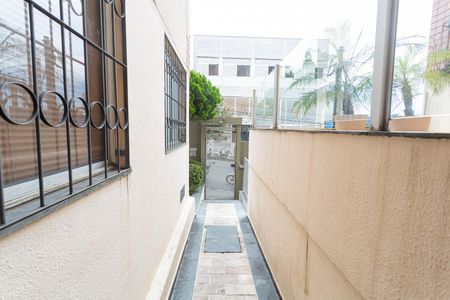 Hall de entrada de apartamento à venda com 2 quartos, 53m² em Horto, Belo Horizonte