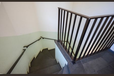 Apartamento para alugar com 100m², 3 quartos e 1 vaga Apartamento para alugar com 100m², 3 quartos e 1 vagaEscada